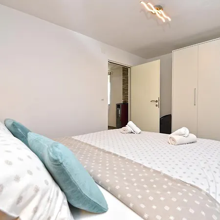 Prázdninový dům House 2154 Fažana